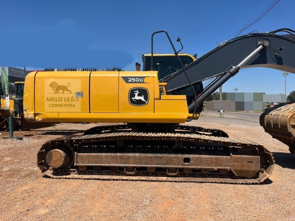 Escavadeira John Deere 250G-LC ano 2022