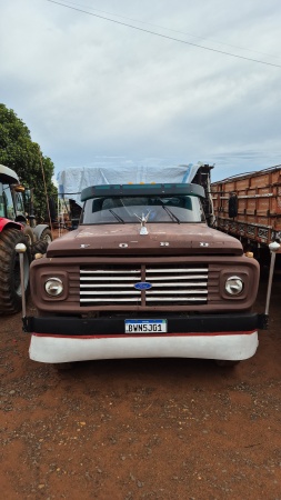Caminhão Ford F-13000 ano 1981