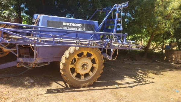 Pulverizador Berthoud 3000 Litros 
