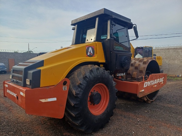 Rolo Compactador Dynapac CA250 ano 2014