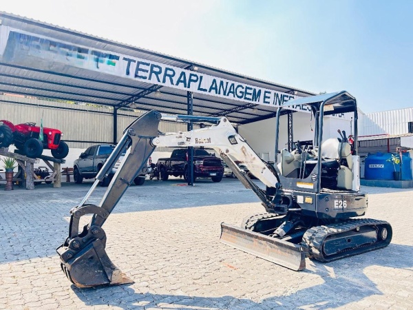 Mini Escavadeira Bobcat E26 ano 2014