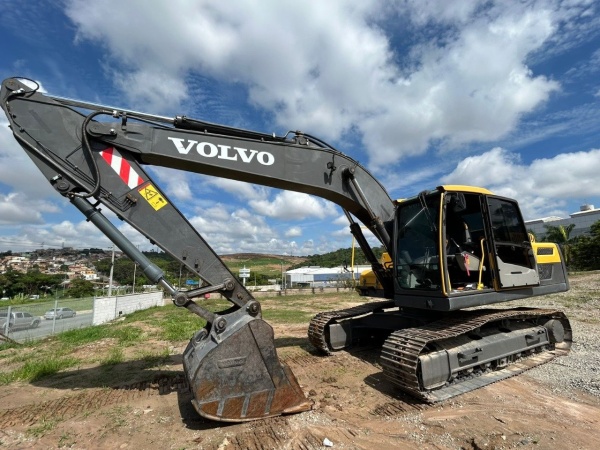 Escavadeira Volvo EC220D ano 2018 - EC220D - Máquinas de Linha Amarela
