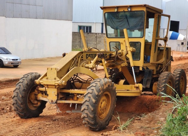 Motoniveladora Caterpillar 120G ano 1991
