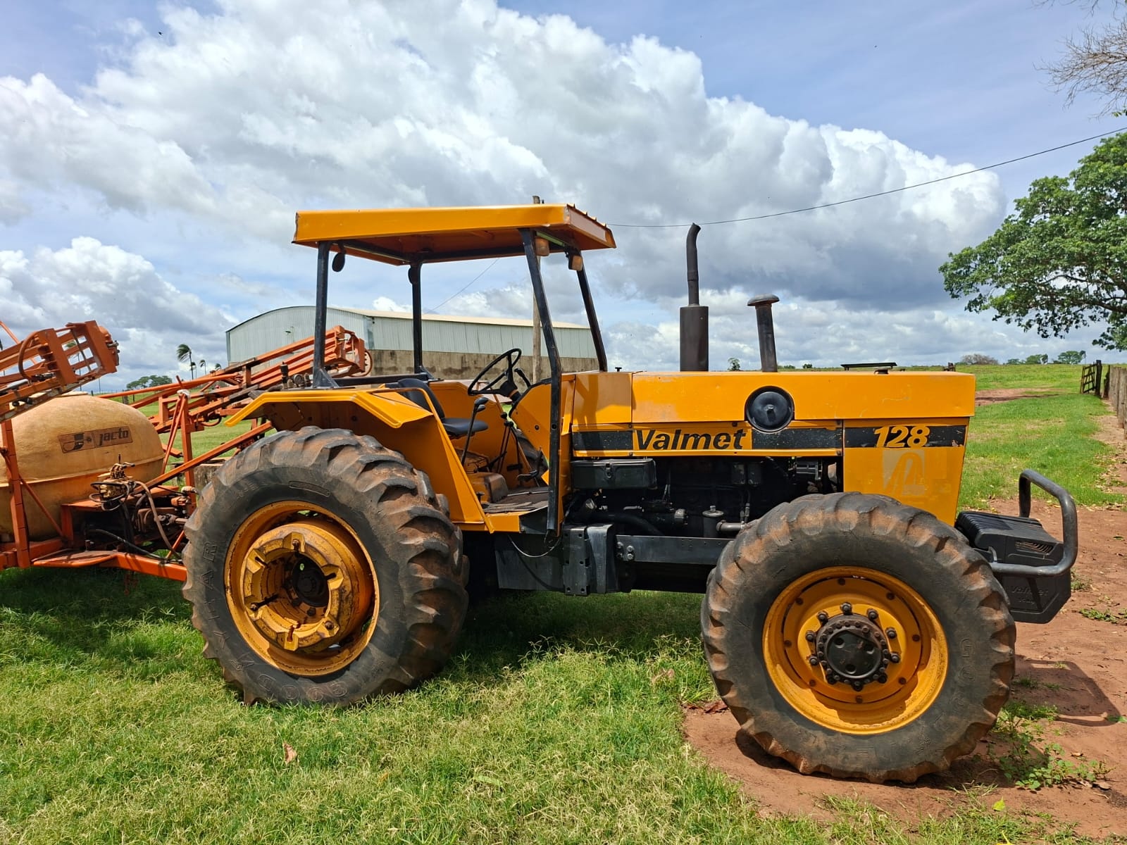 Trator Valmet 128 ano 1989