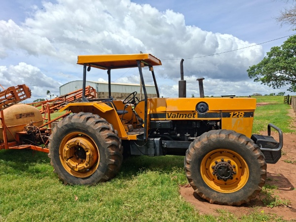Trator Valmet 128 ano 1989