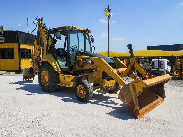 Retroescavadeira Caterpillar 416 E ano 2011