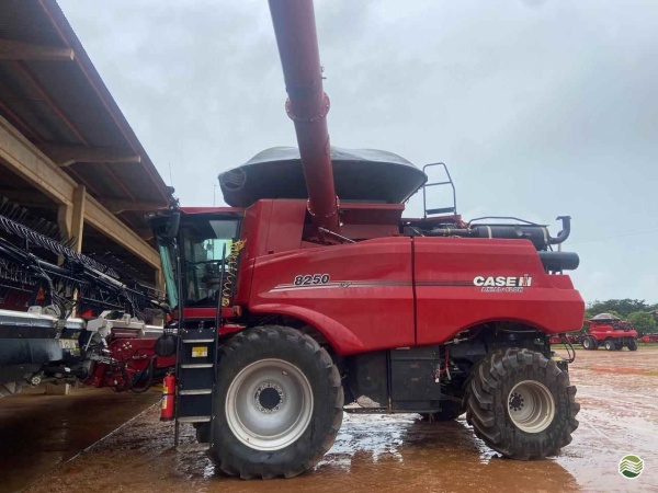 Colheitadeira Case 8250 ano 2021