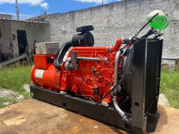 Gerador de Energia Cummins 360 kVA ano 2018