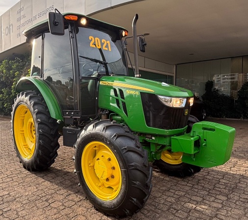 Trator John Deere 5080E ano 2021