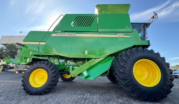 Colheitadeira John Deere 1550 ano 2002