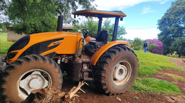 Trator Valtra A114 ano 2018