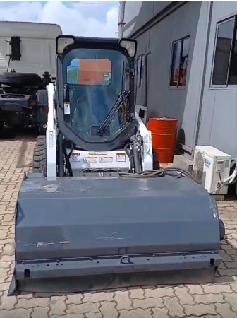 Mini Carregadeira Bobcat S450 ano 2022
