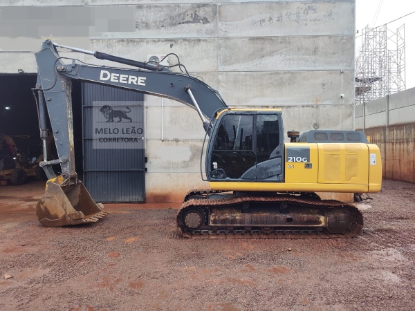 Escavadeira com Garras John Deere 210G LC ano 2016