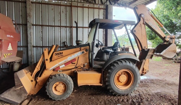 Retroescavadeira Case 580 M ano 2010