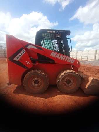 Mini Carregadeira Manitou 1650R ano 2023