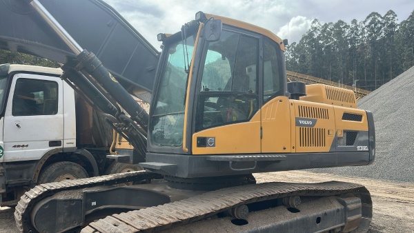 Escavadeira com Garras Volvo EC380 ano 2020
