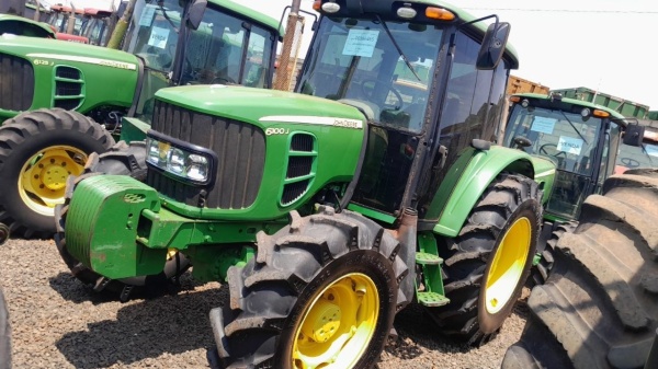 Trator John Deere 6100J ano 2022