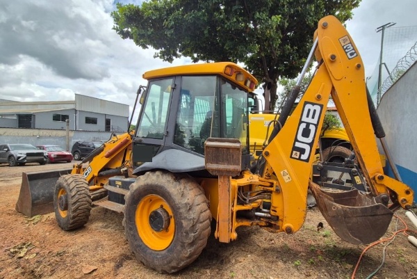 Retroescavadeira JCB 3C ano 2012 - 3C - Máquinas de Linha Amarela