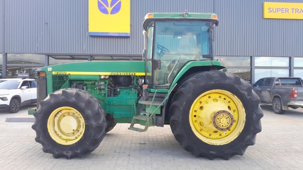 Forrageira Automotriz John Deere 8300 ano 1998