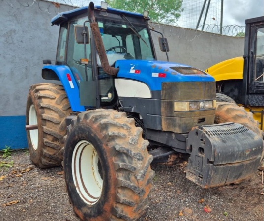 Trator New Holland TM 7040 ano 2011