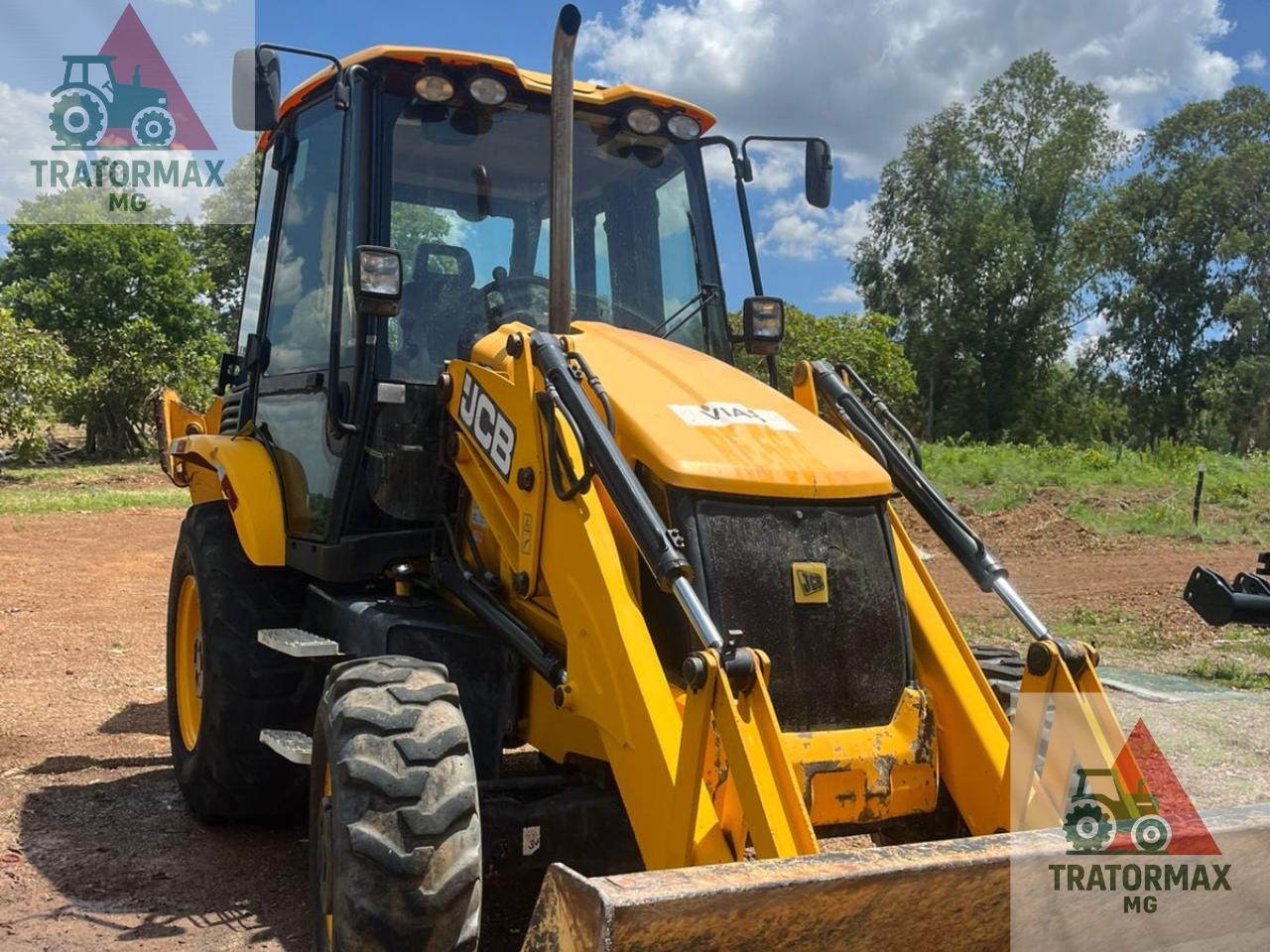 Retroescavadeira JCB 3CX ano 2020
