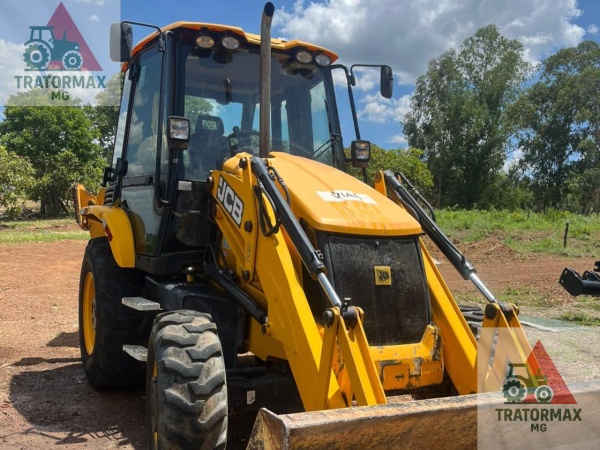 Retroescavadeira JCB 3CX ano 2020