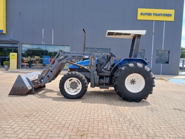 Trator New Holland TL100 ano 2002