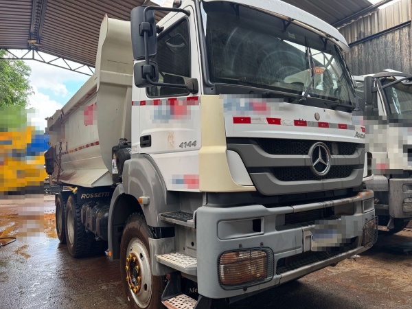 Caminhão Mercedes Benz Axor 4144 K 6x4 2p (diesel) ano 2015