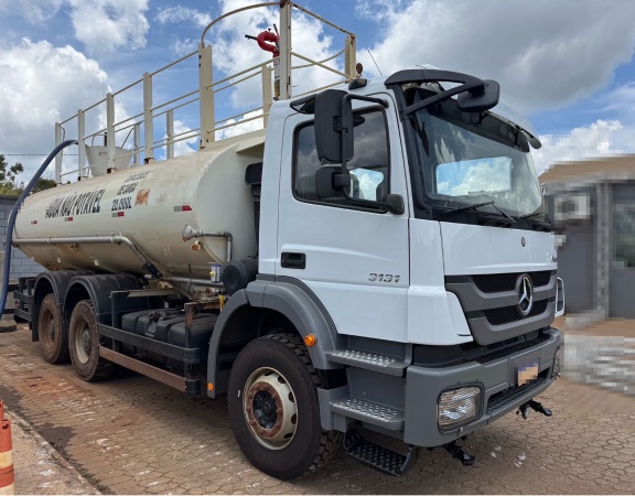 Caminhão Mercedes Benz AXOR 3131 6X4 ano 2020