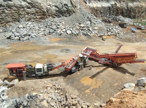 Britador Sandvik QJ-241/QH-331/QA-450 ano 2012
