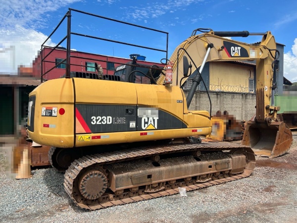 Escavadeira Caterpillar 323D2 LME ano 2013