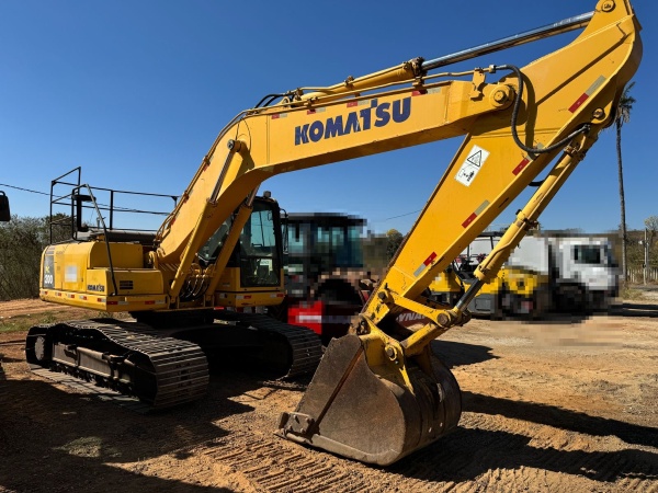 Escavadeira Komatsu PC200 ano 2017 - PC200 - Máquinas de Linha Amarela
