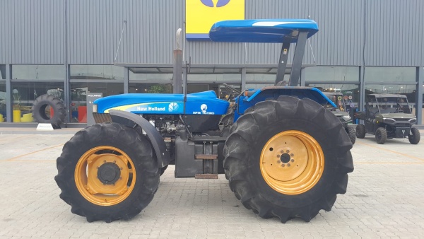 Trator New Holland 7630 ano 2013