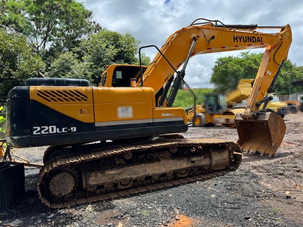 Escavadeira Hyundai R220 ano 2014