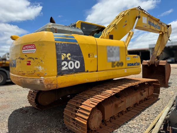 Escavadeira Komatsu PC200 ano 2012