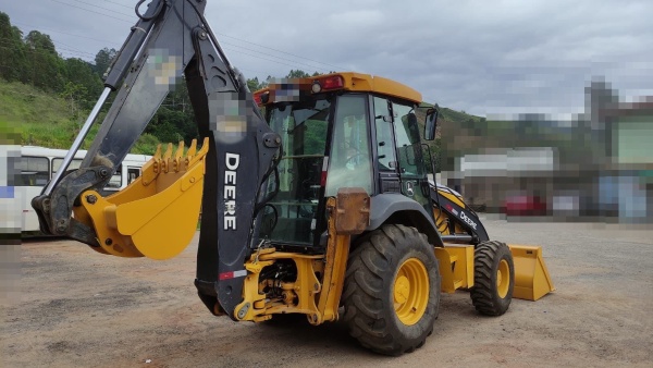 Retroescavadeira John Deere 310L ano 2022
