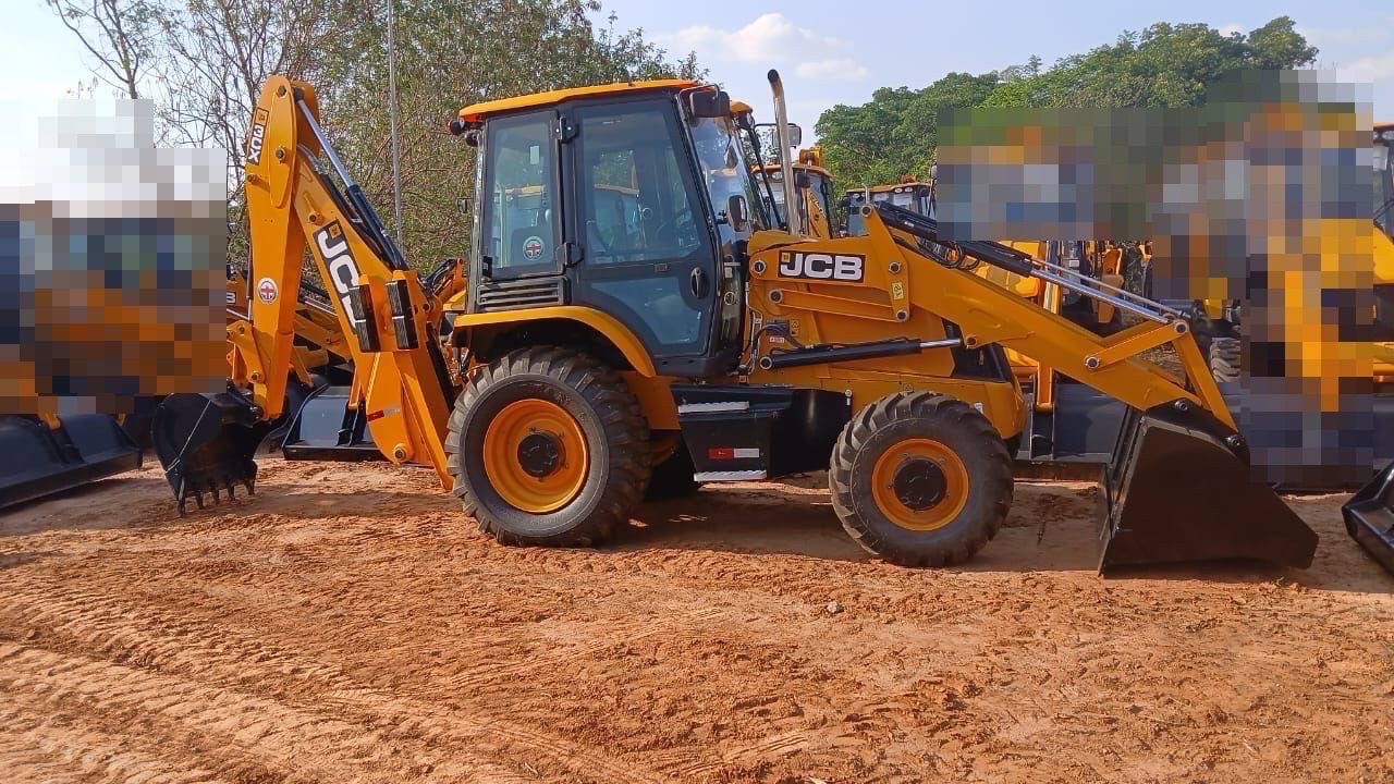 Retroescavadeira JCB 3CX ano 2024