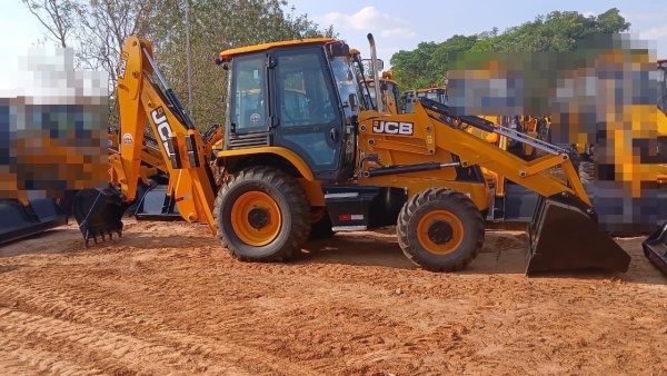 Retroescavadeira JCB 3CX ano 2024