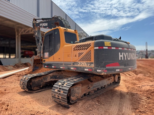 Escavadeira Hyundai R220LC-9 ano 2020 - R220LC-9 - Máquinas de Linha Amarela