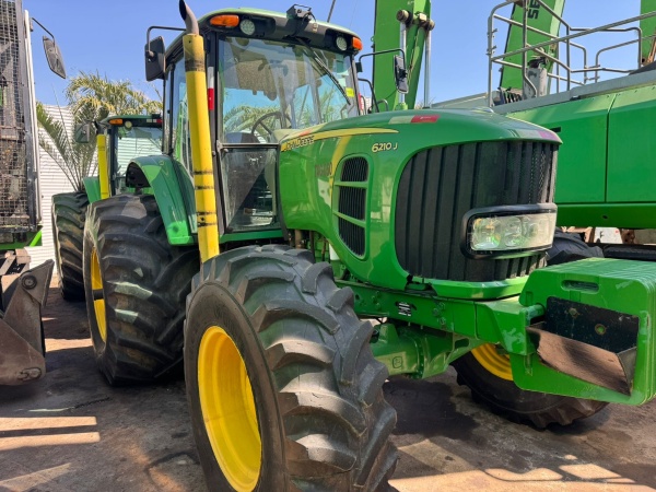 Trator John Deere 6210 J ano 2020