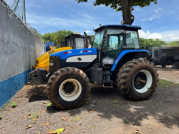 Trator New Holland TM 7040 ano 2011