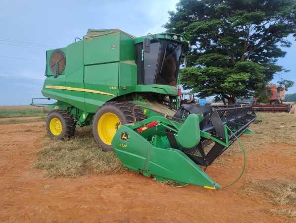 Colheitadeira John Deere S430 ano 2022