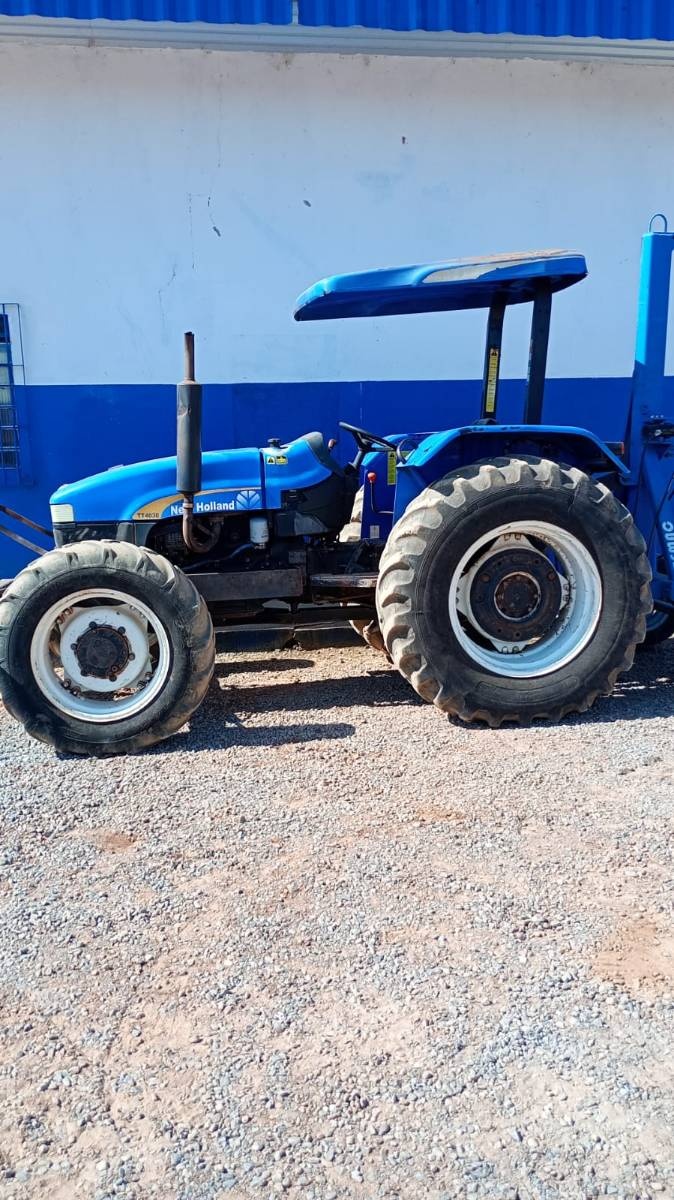 Trator New Holland TT4030 - TT4030 - Máquinas Agrícolas