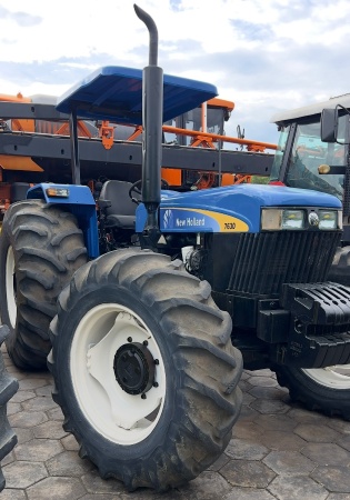 Trator New Holland 7630 ano 2012