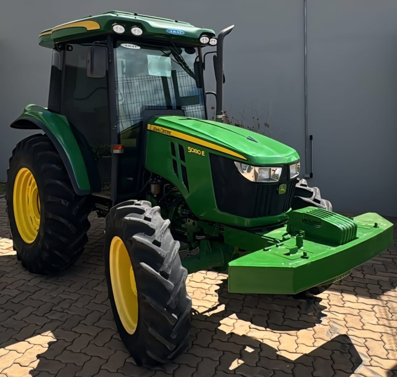Trator John Deere 5080E ano 2022