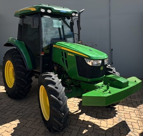 Trator John Deere 5080E ano 2022