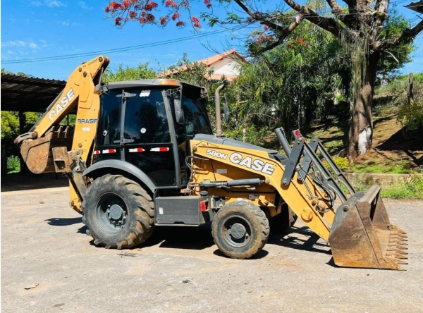 Retroescavadeira Case 580 N  ano 2019