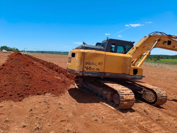 Escavadeira Hyundai R160 LC-7 ano 2010