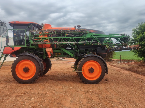 Pulverizador Autopropelido Stara IMPERADOR 3100 ano 2020