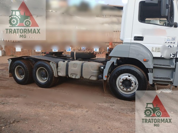 Caminhão Mercedes Benz Axor 3344 ano 2013 - Axor 3344 - Caminhões e Carretas